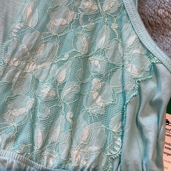 Light Green Sleeveless Top with Pretty Lace on Top- Large-NWT - Picture 6 of 10